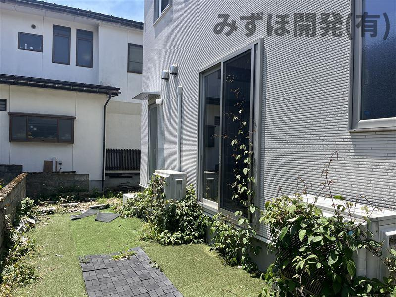 河北町谷地字十二堂44-3の庭|建物の東側です。