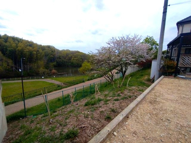 緑区黒沢台2丁目　売地の外観|現地写真　※令和8年4月9日撮影
高台にあるため見晴らしが良好な土地です。