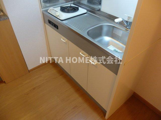 丹波篠山市大沢新のアパートの内装|キッチン横に冷蔵庫置き場があります！