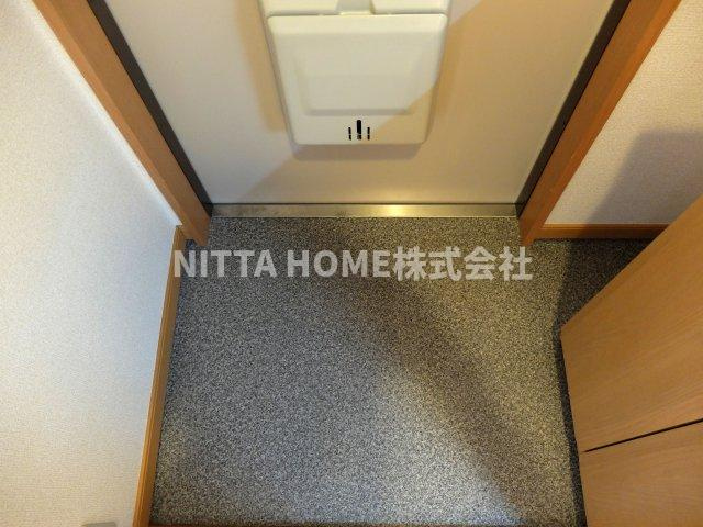丹波篠山市大沢新のアパートの玄関|嬉しいシューズボックス付き◎