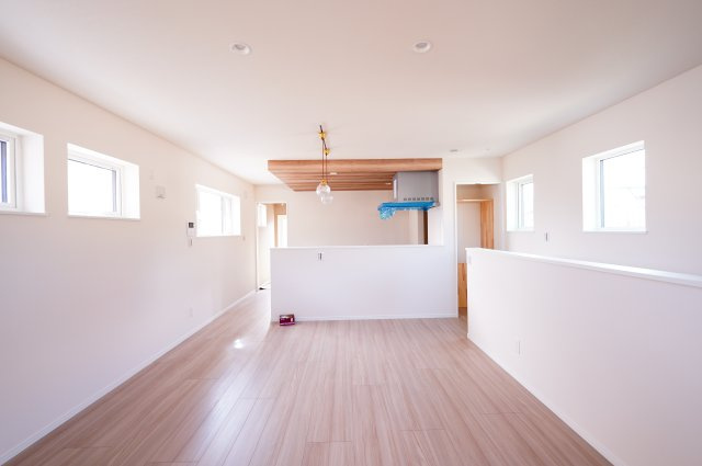 CASAプレミア岩神町の居間・リビング
