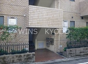 世田谷区砧４丁目の賃貸マンションのエントランス