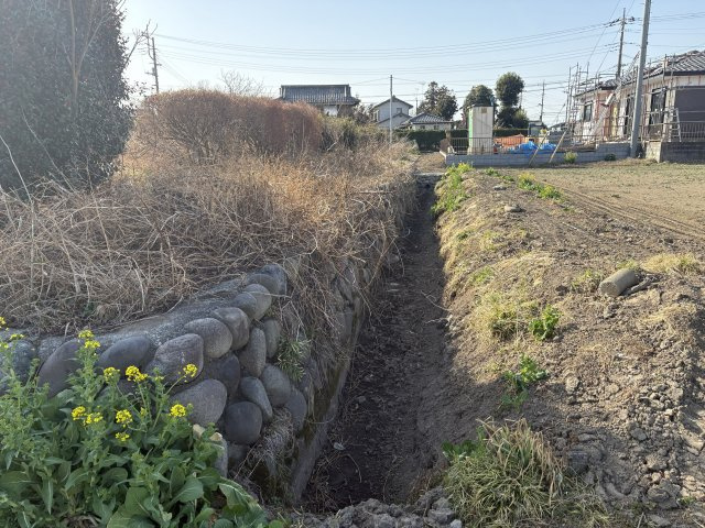 比企郡吉見町万光寺 土地610坪の外観|水路