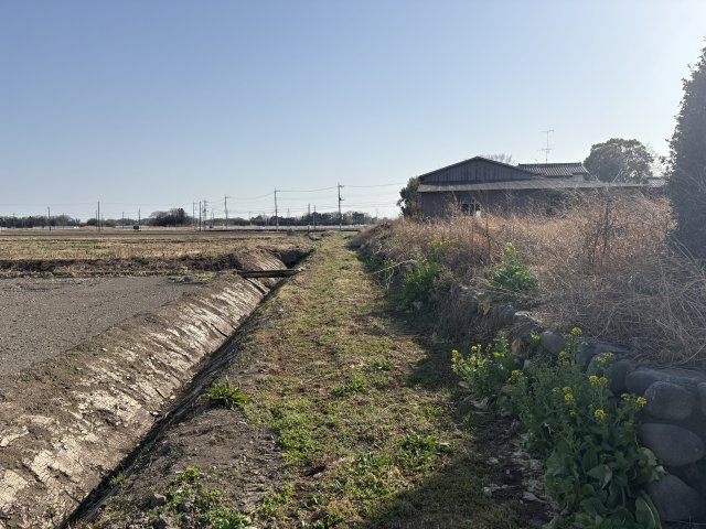 比企郡吉見町万光寺 土地610坪の前面道路含む現地写真|東側幅員約2.2ｍ公道に約50ｍ接す