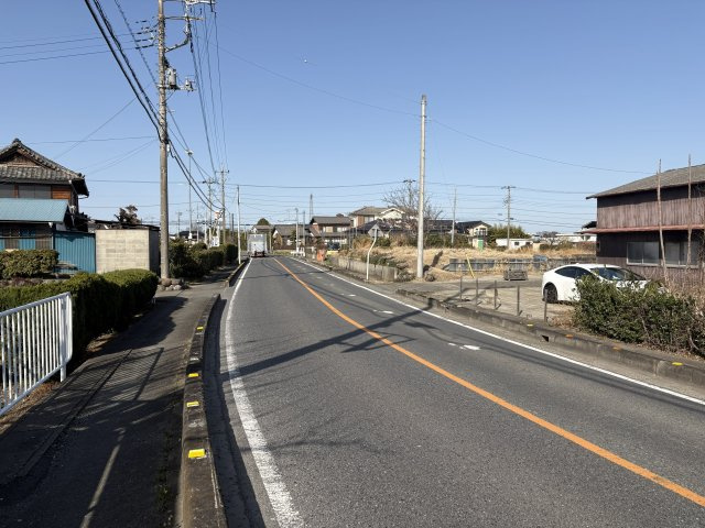 比企郡吉見町万光寺 土地610坪の前面道路含む現地写真|西側幅員約10ｍ公道に約50ｍ接す