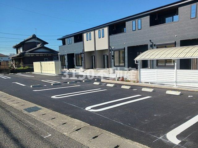 フルーメン・エ・サリセスの駐車場|駐車スペースもあります