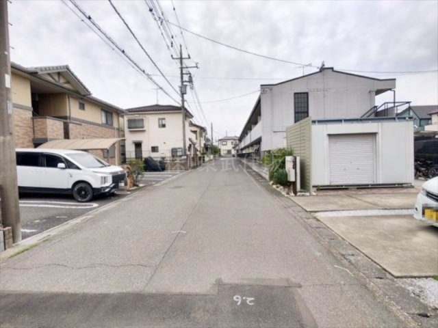 【前面道路含む現地写真】の画像