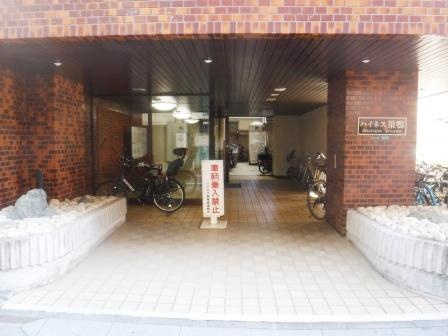 ハイネス巣鴨のエントランス