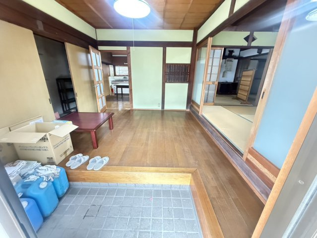 泉佐野市鶴原4丁目　中古戸建の玄関
