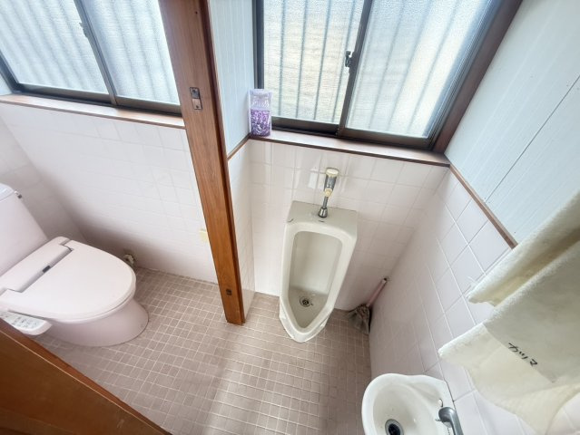 泉佐野市鶴原4丁目　中古戸建のトイレ