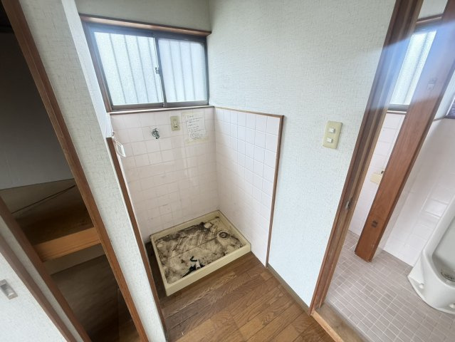 泉佐野市鶴原4丁目　中古戸建のランドリースペース