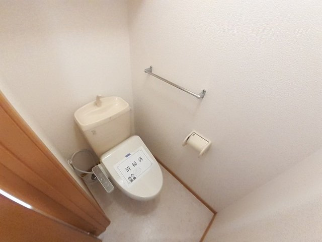 エスポワールⅡのトイレ|落ち着いた色調のトイレです
