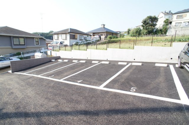 川崎市麻生区高石５丁目のアパートの駐車場