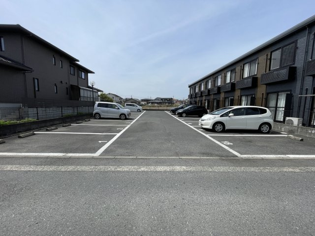 レオパレス木屋瀬の駐車場