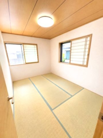 越谷市蒲生２丁目中古戸建の和室|デジタル加工された写真です。