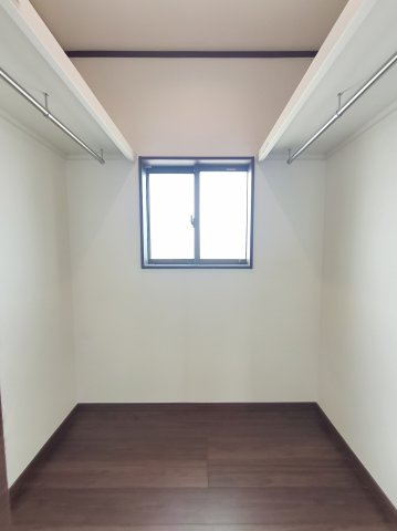 越谷市蒲生２丁目中古戸建の収納|ウォークインクローゼットはとっても大容量！