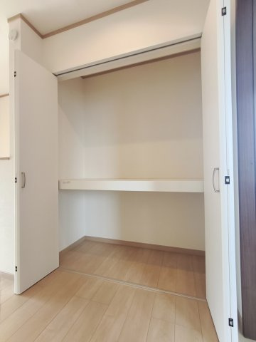 越谷市蒲生２丁目中古戸建の収納|大型廊下収納もあり！