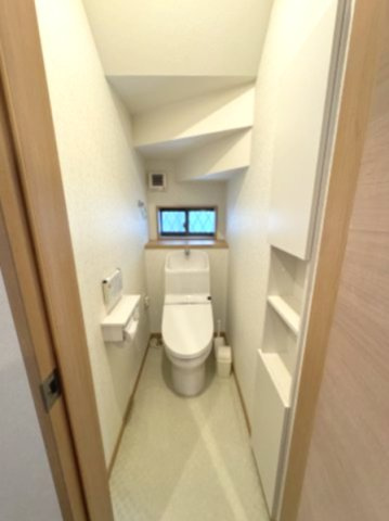 越谷市蒲生２丁目中古戸建のトイレ|トイレも収納があり！