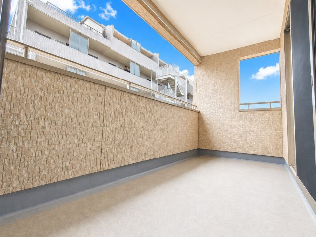 越谷市蒲生２丁目中古戸建のバルコニー|デジタル加工された写真です。