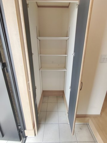 越谷市蒲生２丁目中古戸建の収納|土間収納内は奥行きもあり大容量！！