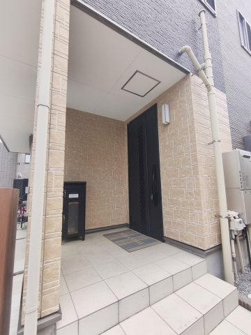 越谷市蒲生２丁目中古戸建の玄関|とっても綺麗にお使いです！