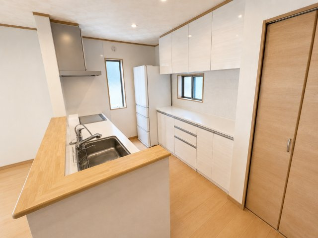 越谷市蒲生２丁目中古戸建のキッチン|デジタル加工された写真です。