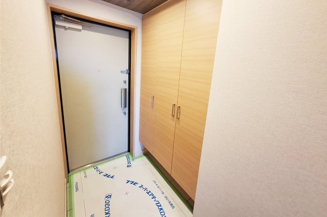 グランアッシュ天美駅前の玄関|玄関：大容量の下駄箱付きで玄関まわりをすっきり保てます。