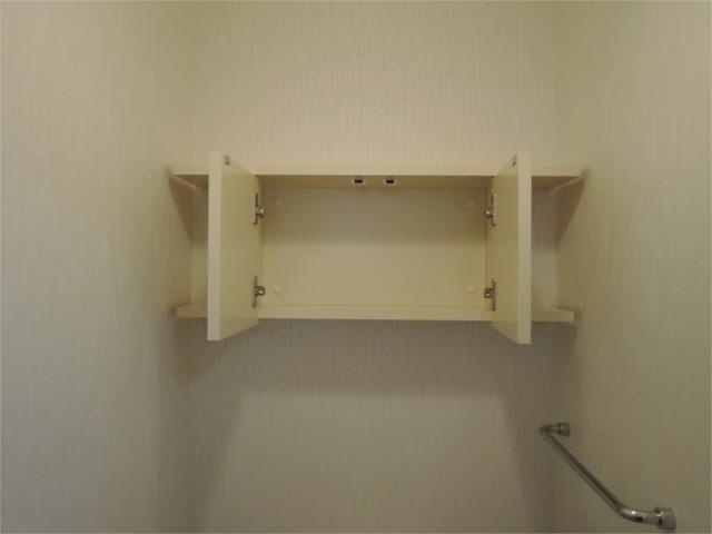クラスト勝川の内装|トイレ上部の収納棚