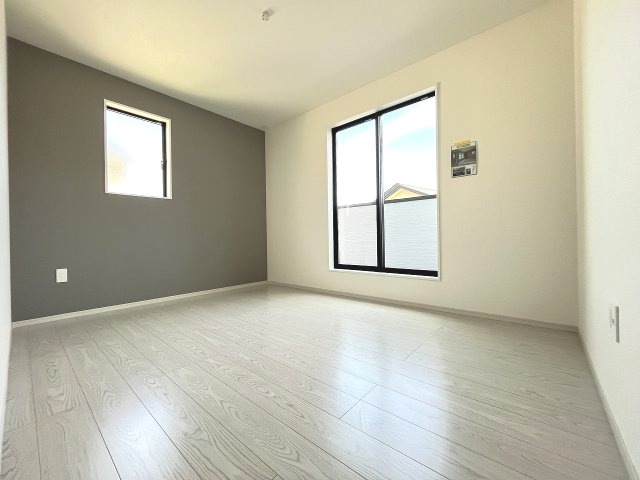 【寝室】 | 福岡市南区花畑1丁目3期　3号棟（全3棟）【仲介手数料無料・0円】 | 現地写真。2階主寝室です。