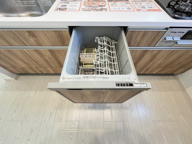 【キッチン】 | 福岡市南区花畑1丁目3期　3号棟（全3棟）【仲介手数料無料・0円】 | 現地写真。食洗器が付いてます。