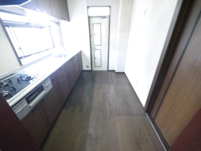 八街市文違　中古戸建のキッチン|スーパーベイシア徒歩約6分　スーパーイオン徒歩約13分 八街市立朝陽小学校徒歩約12分 公営水道