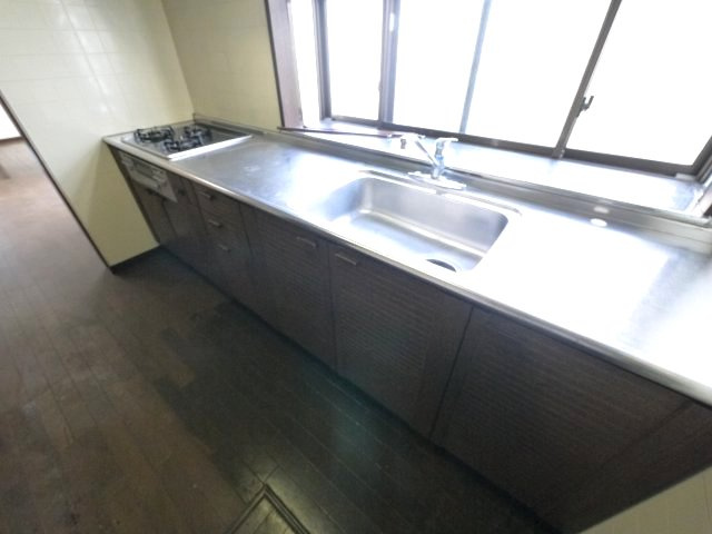 八街市文違　中古戸建のキッチン|スーパーベイシア徒歩約6分　スーパーイオン徒歩約13分 八街市立朝陽小学校徒歩約12分 公営水道