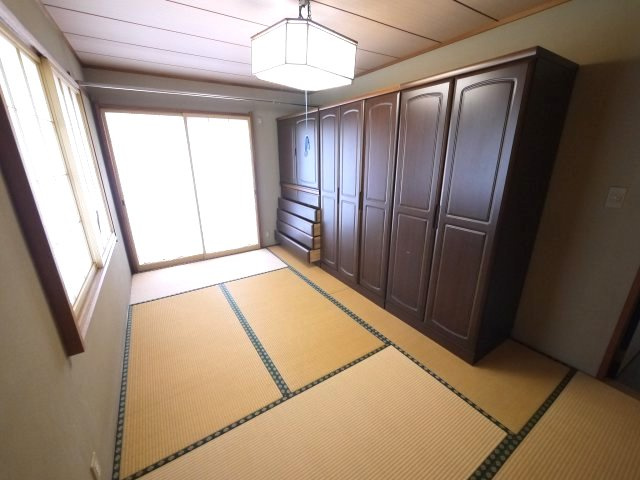 八街市文違　中古戸建の和室|スーパーベイシア徒歩約6分　スーパーイオン徒歩約13分 八街市立朝陽小学校徒歩約12分 公営水道