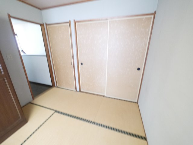 八街市文違　中古戸建の和室|スーパーベイシア徒歩約6分　スーパーイオン徒歩約13分 八街市立朝陽小学校徒歩約12分 公営水道