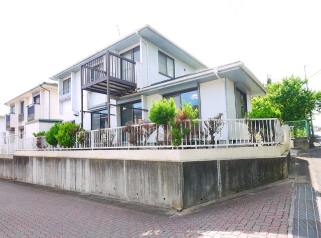 八街市文違　中古戸建の外観|スーパーベイシア徒歩約6分　スーパーイオン徒歩約13分 八街市立朝陽小学校徒歩約12分 公営水道