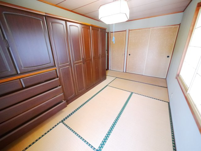 八街市文違　中古戸建の和室|スーパーベイシア徒歩約6分　スーパーイオン徒歩約13分 八街市立朝陽小学校徒歩約12分 公営水道