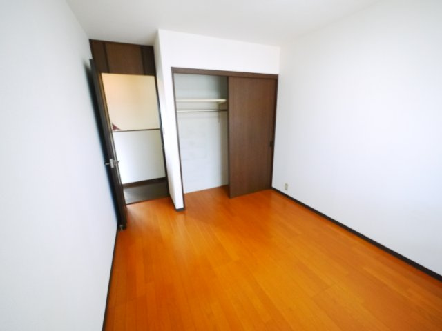 八街市文違　中古戸建の洋室|スーパーベイシア徒歩約6分　スーパーイオン徒歩約13分 八街市立朝陽小学校徒歩約12分 公営水道