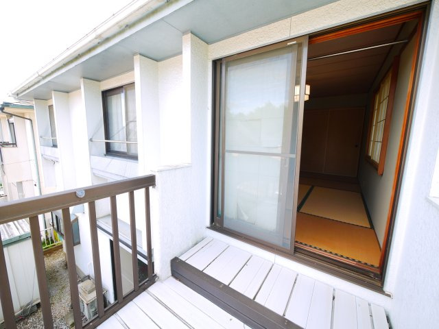 八街市文違　中古戸建のバルコニー|スーパーベイシア徒歩約6分　スーパーイオン徒歩約13分 八街市立朝陽小学校徒歩約12分 公営水道