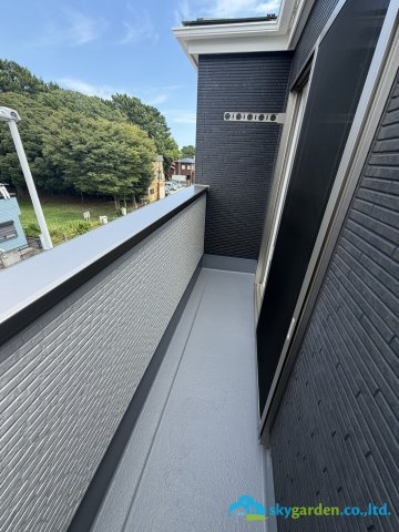平塚市夕陽ケ丘2期　新築戸建　全2棟1号棟のバルコニー