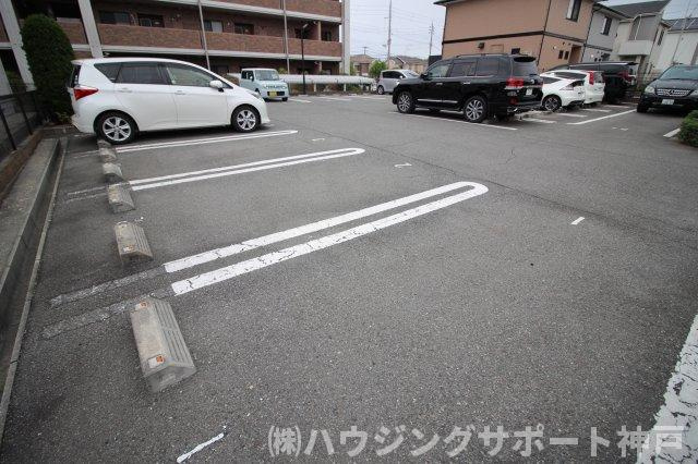 プラムガーデンの駐車場