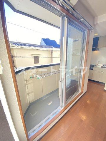 大阪市淀川区東三国１丁目の賃貸マンションのバルコニー