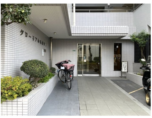 グローリア初穂桜台Ⅱのエントランス