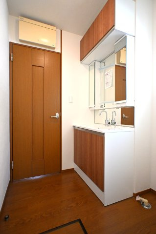 相模原市緑区二本松　戸建の独立洗面台