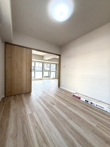 リラハイツ円山公園の洋室