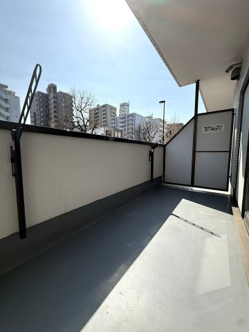 リラハイツ円山公園のバルコニー