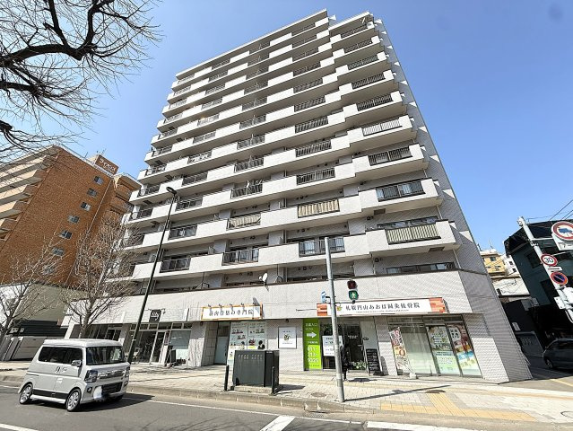 リラハイツ円山公園の外観