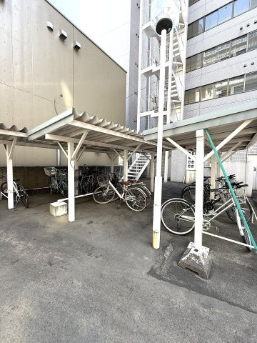 リラハイツ円山公園の駐輪場