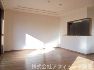 【居間・リビング】 | シャン・ド・ボヌール | LDK13.1帖