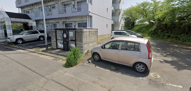 リバーサイドFKの駐車場
