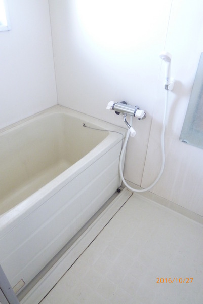 コーポレーティッドナカシマ【キャッシュバック対象物件】の浴室|コンパクトで使いやすいお風呂です